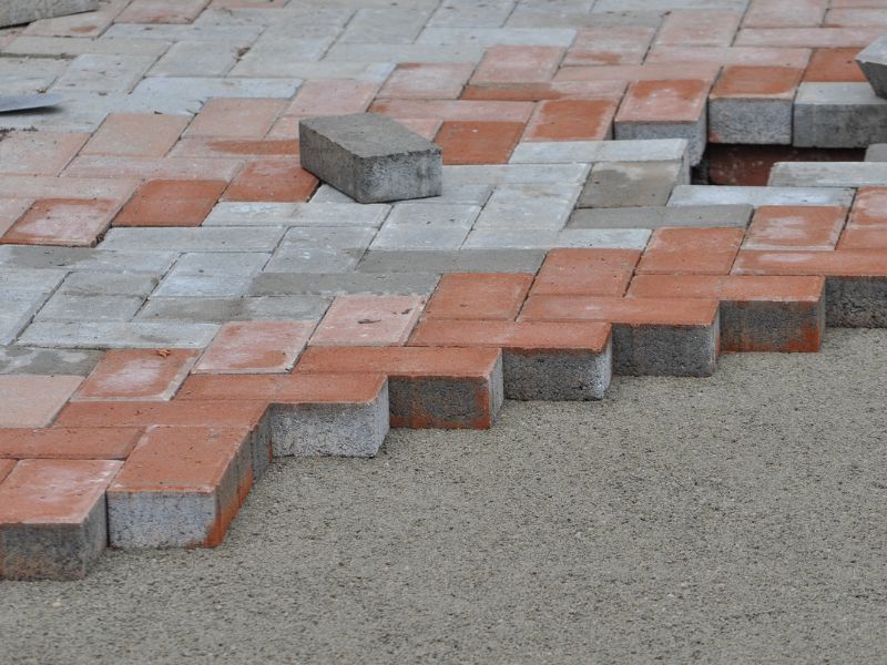 Pavimenti autobloccanti drenanti: soluzioni pratiche per giardini e cortili